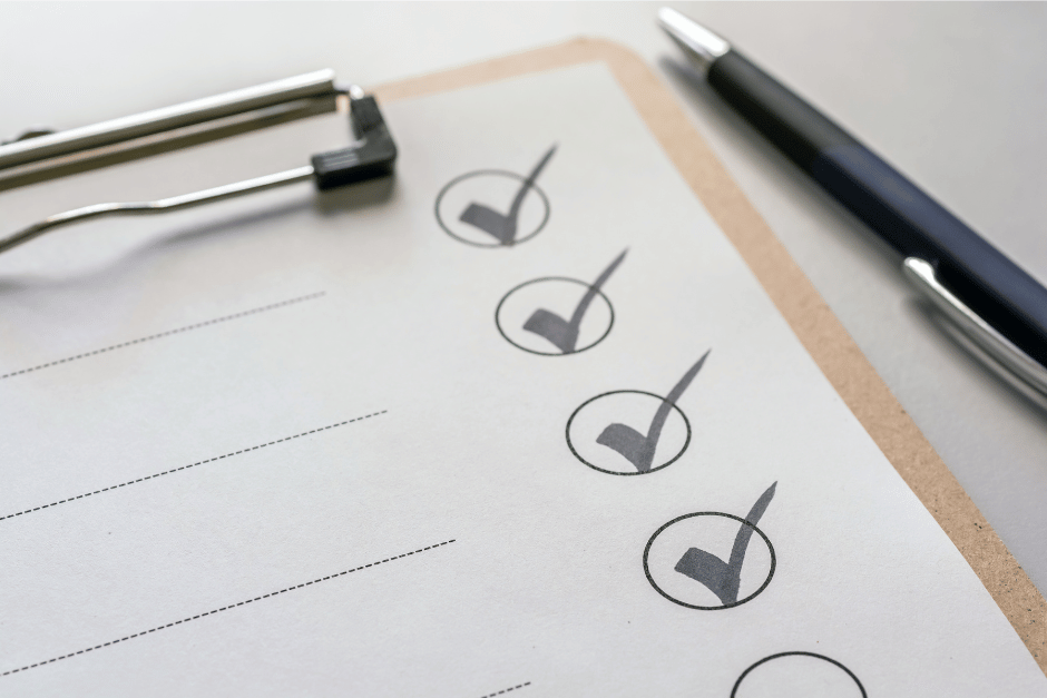 What kind of experience and credentials should you seek when selecting a buyer's agent? 